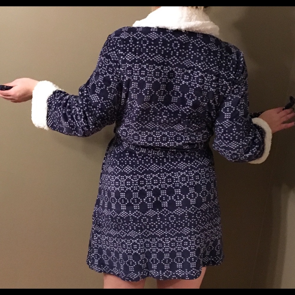 Ulta Robe | Snowflake Pattern | Super Soft! - Picture 2 of 8